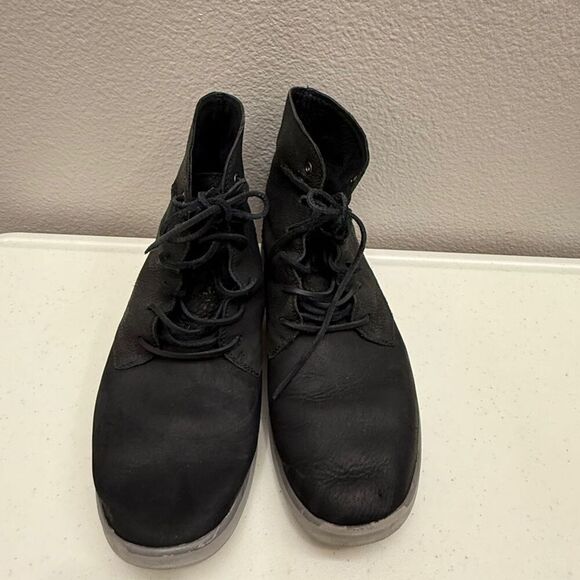 UGG Chukka Boots Mens Size 13 Freamon Black Sleek Design Leather Lace Up main image 5
